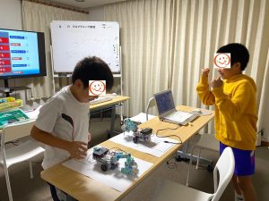 アームロボットのミッションにチャレンジしている様子