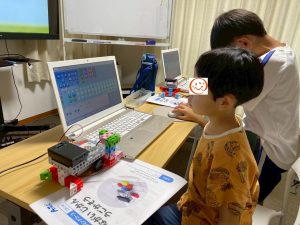 プログラミングしている様子